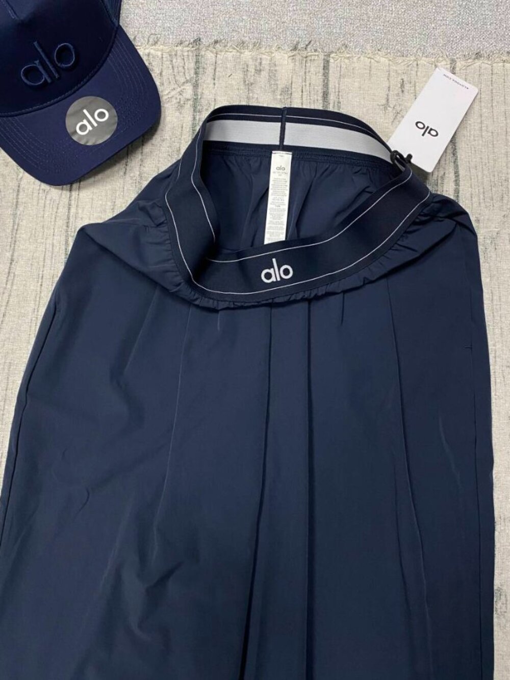 ALO Yoga Suit Up Trouser|Navy Blue (Regular)😄Wide Leg|Chic|Length 30" Inseam😆 - Picture 3 of 8